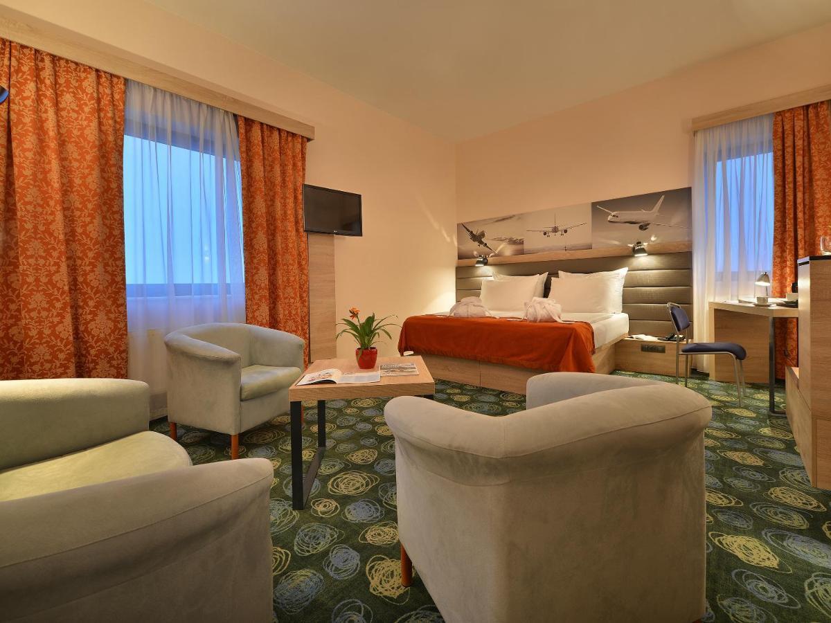 Ramada Airport Hotel Praga
