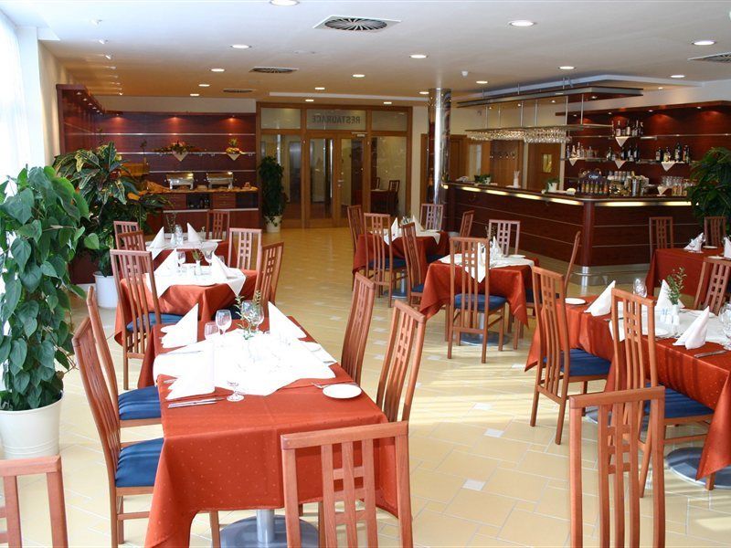 Ramada Airport Hotel Praha