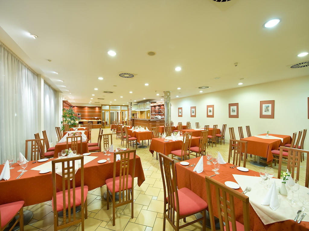 Ramada Airport Hotel Praha