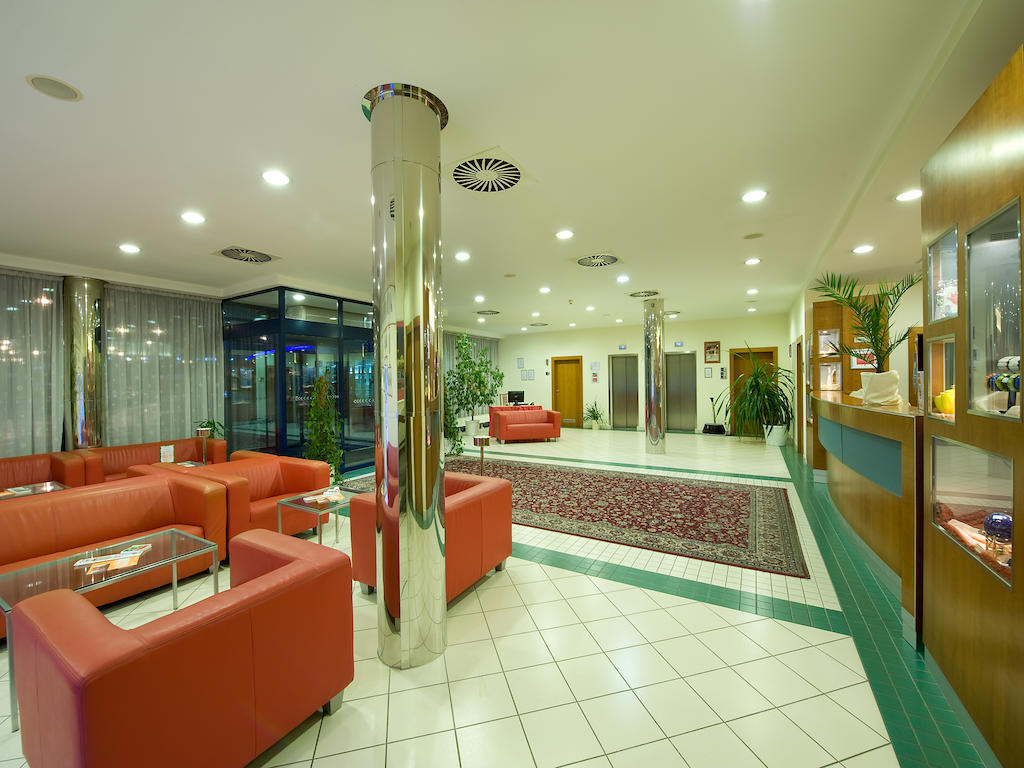 Ramada Airport 4* Praag