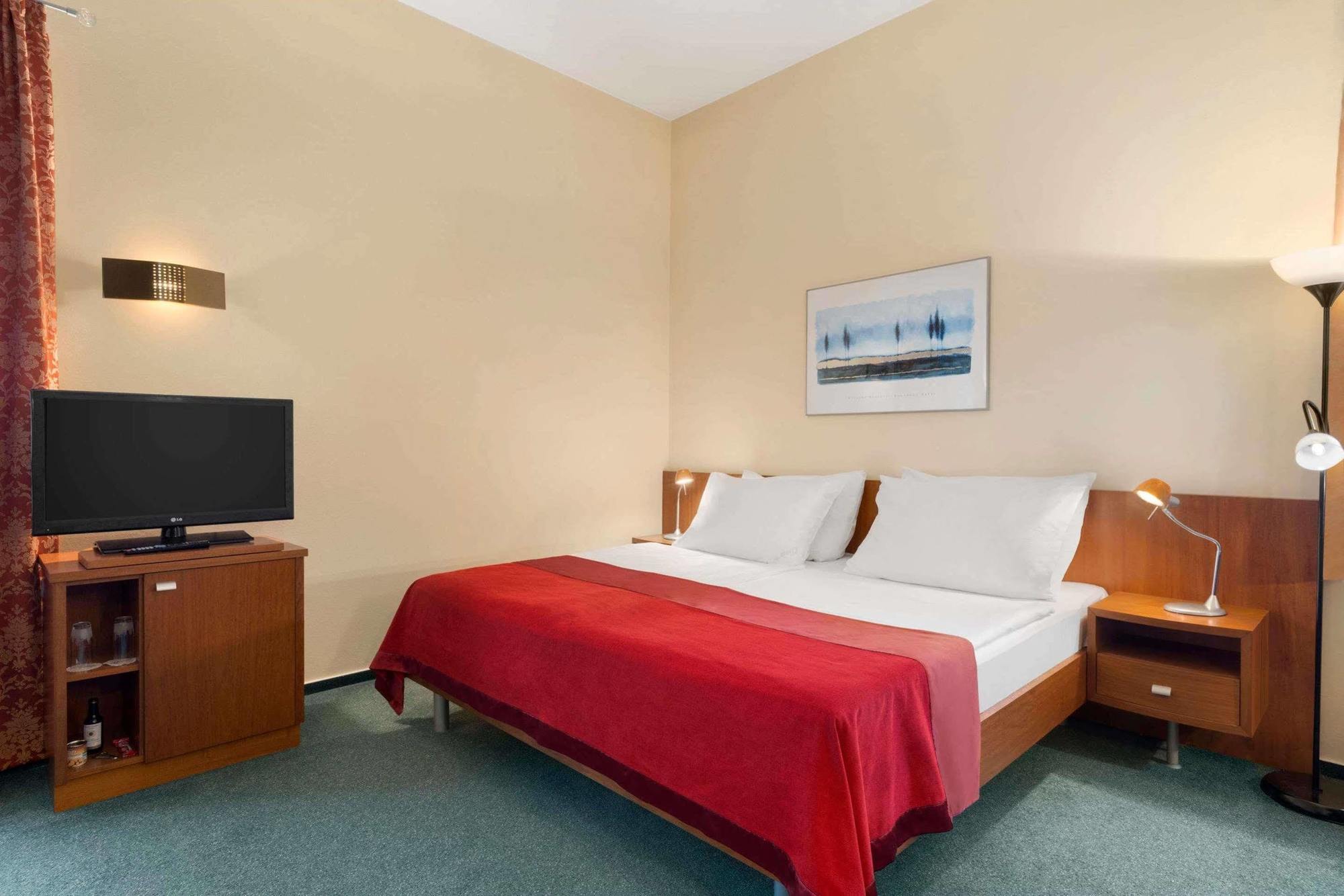 Ramada Airport 4* Praag