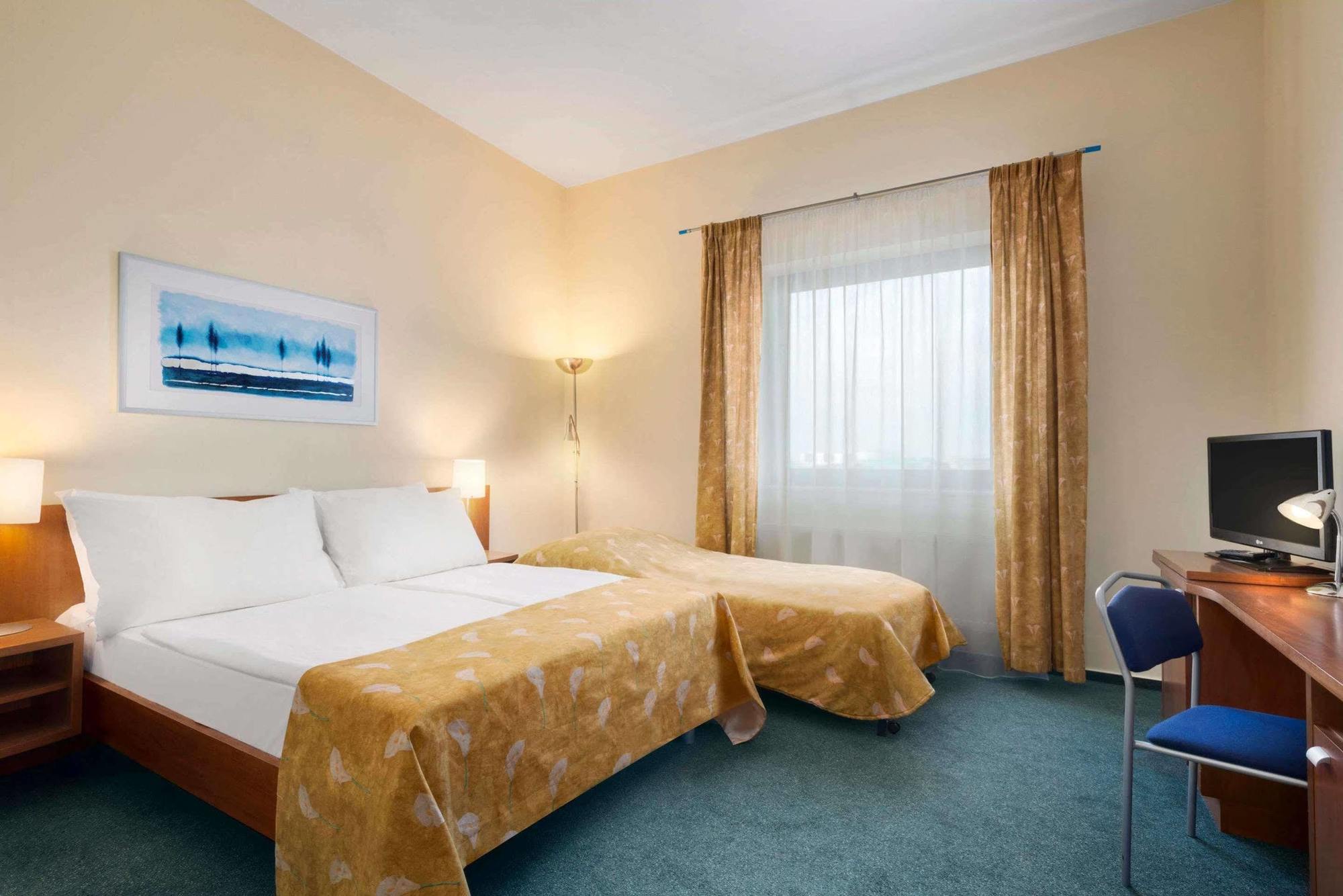 Ramada Airport Hotel Praha