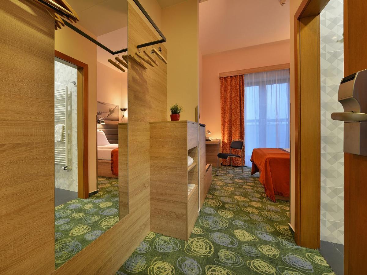 Ramada Airport Hotel Praha